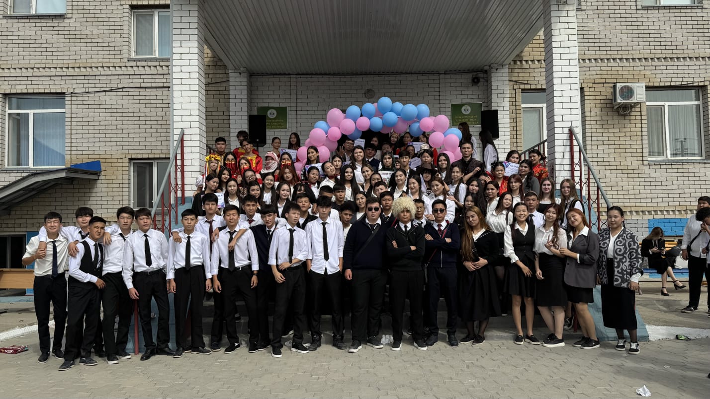 Read more about the article «Қазақстан халқы – бір отбасы» жәрмеңкесі Отбасы күніне орай бірінші курс студенттері арасында өтті